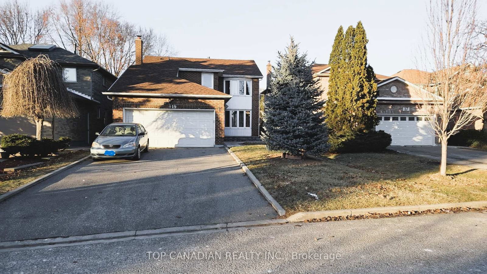 Detached House for sale at 19 Eleanor Circle, Richmond Hill, South Richvale, L4C 6K6 - MLS: N11977861