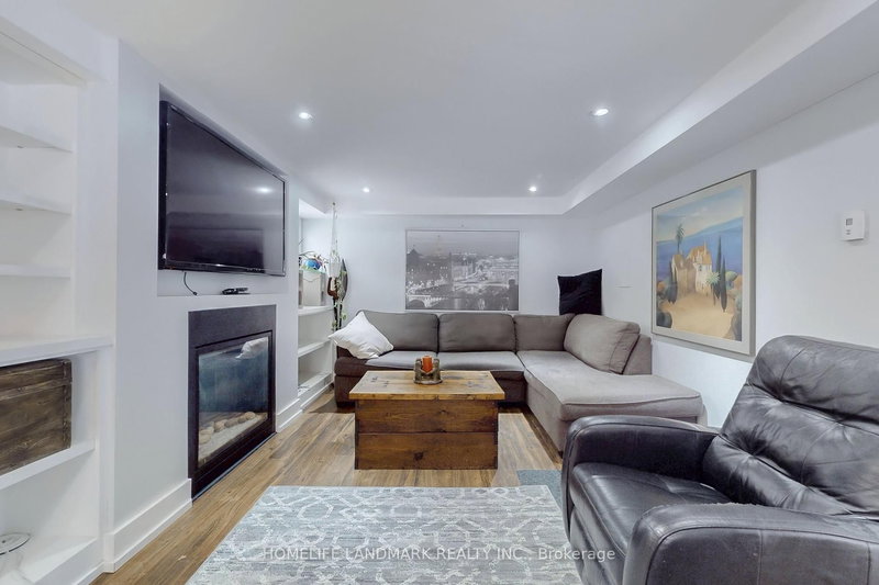 333 Rannie Rd, Newmarket, L3X 1K3 | Image 2