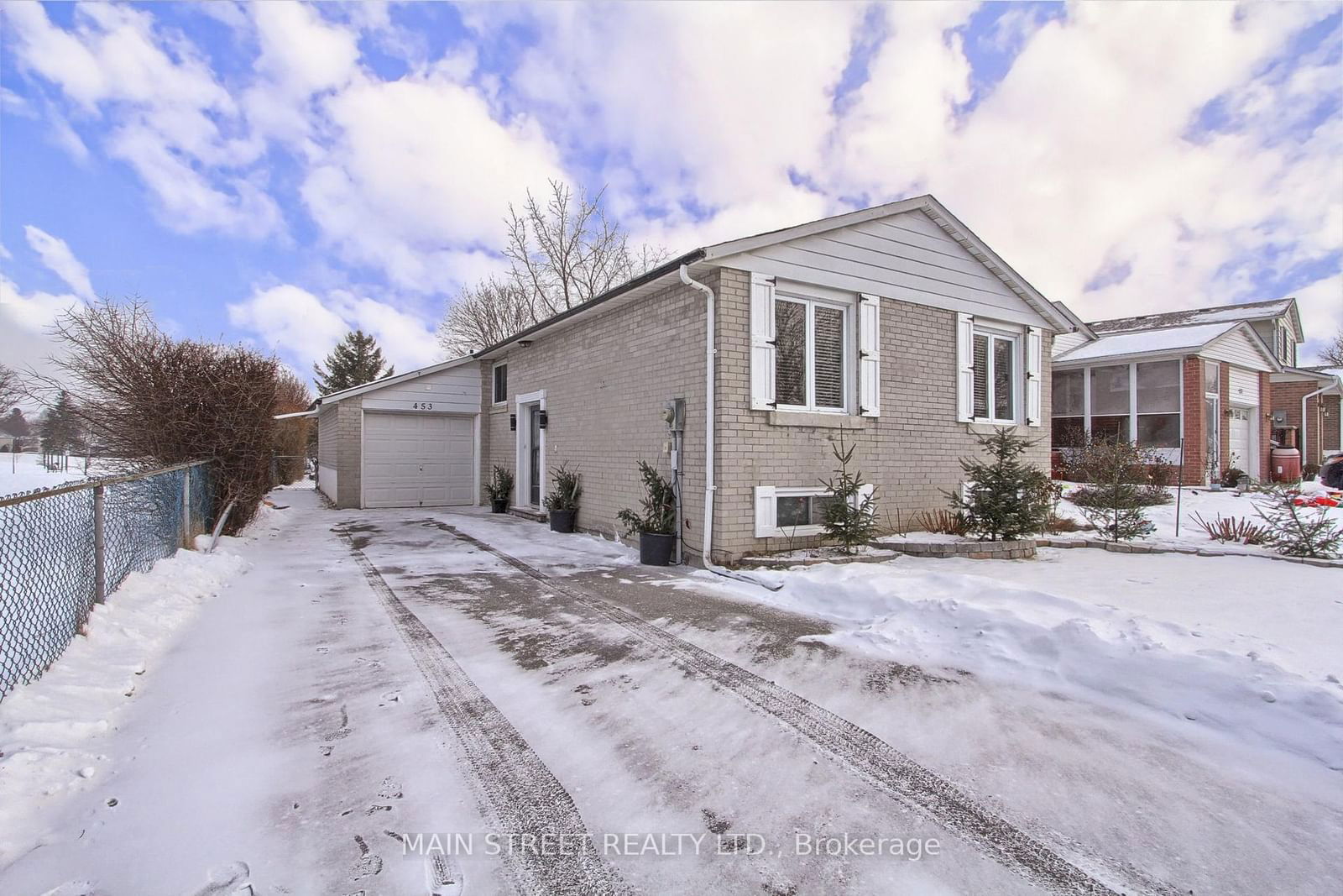 Detached House for sale at 453 Dixon Boulevard, Newmarket, Central Newmarket, L3Y 5C9 - MLS: N11978523