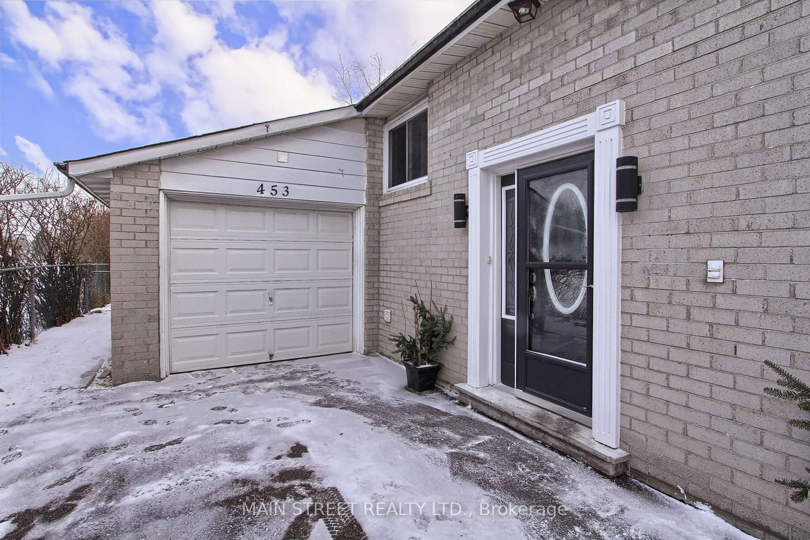 Detached House for sale at 453 Dixon Boulevard, Newmarket, Central Newmarket, L3Y 5C9 - MLS: N11978523