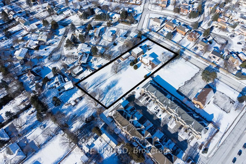 1038 Jacarandah Dr, Newmarket, L3Y 3G8 | Image 2