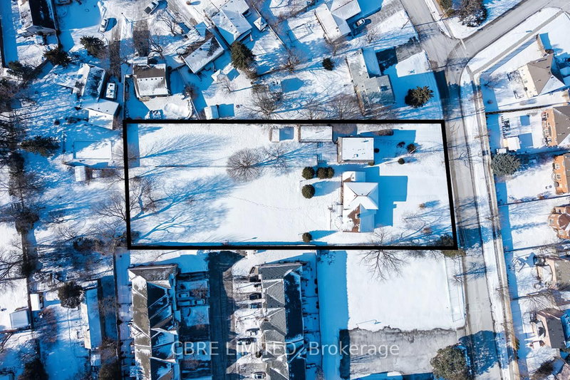 1038 Jacarandah Dr, Newmarket, L3Y 3G8 | Image 3