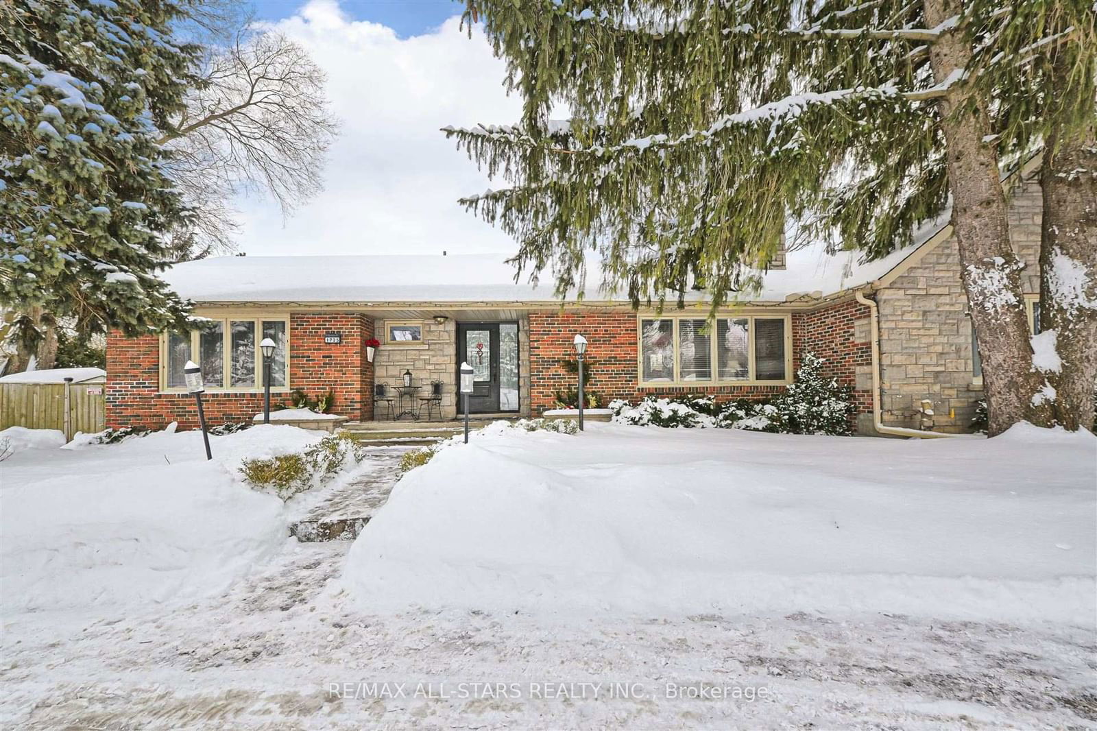 Detached House sold at 1725 Mount Albert Road, East Gwillimbury, Sharon, L0G 1V0 - MLS: N11978922