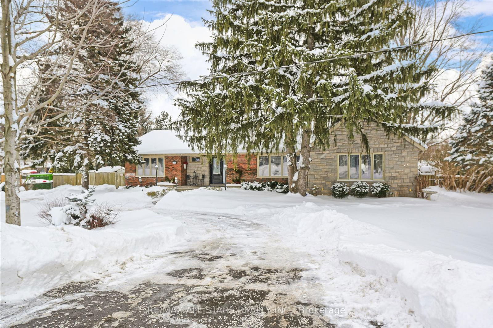 Detached House sold at 1725 Mount Albert Road, East Gwillimbury, Sharon, L0G 1V0 - MLS: N11978922