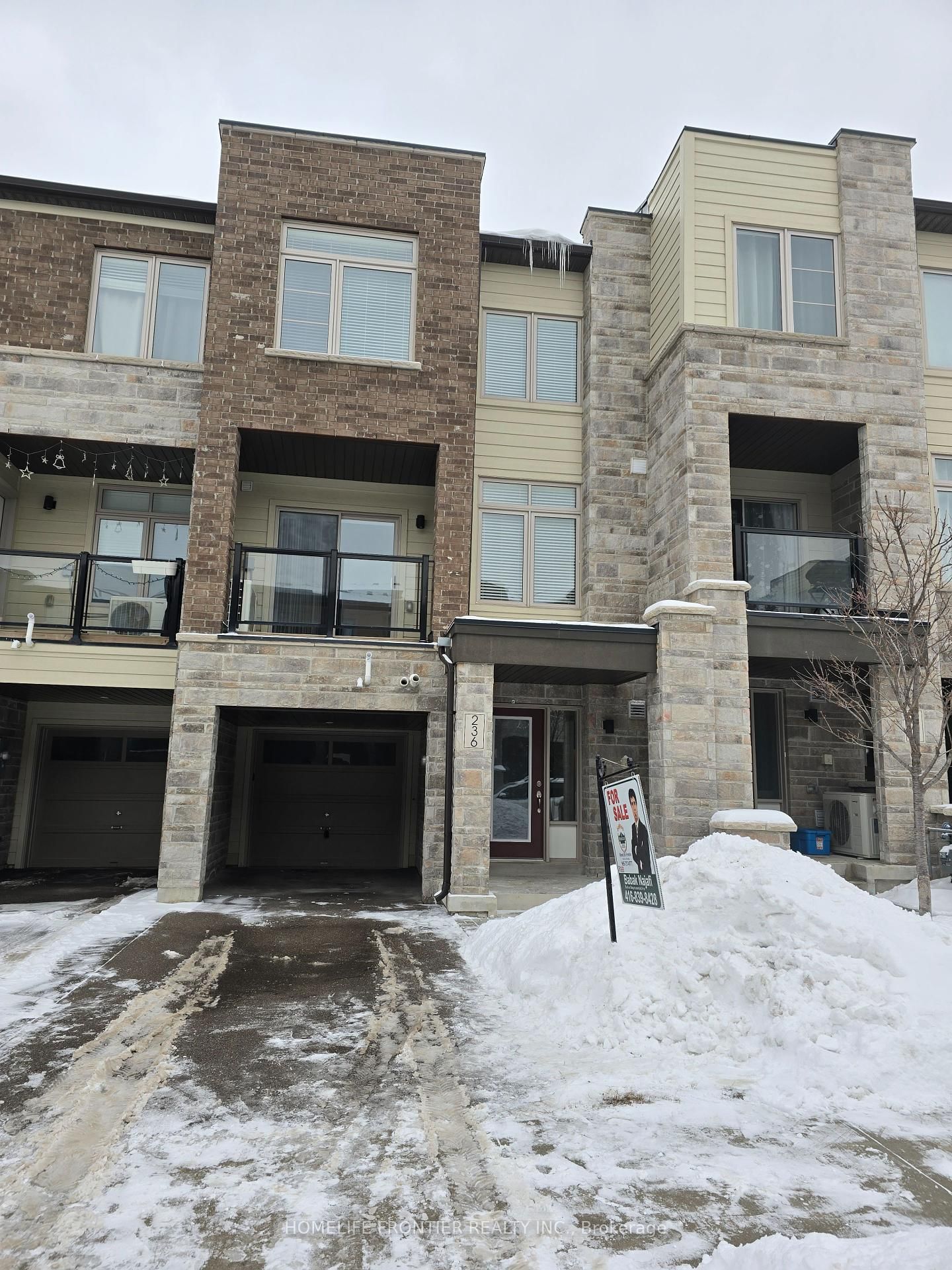 Townhouse for sale at 236 Vivant Street, Newmarket, Woodland Hill, L3X 0K9 - MLS: N11979242