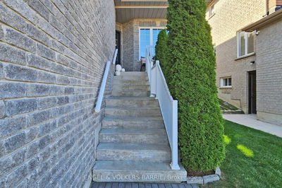 1847 Swan St, Innisfil - Alcona image-0-3