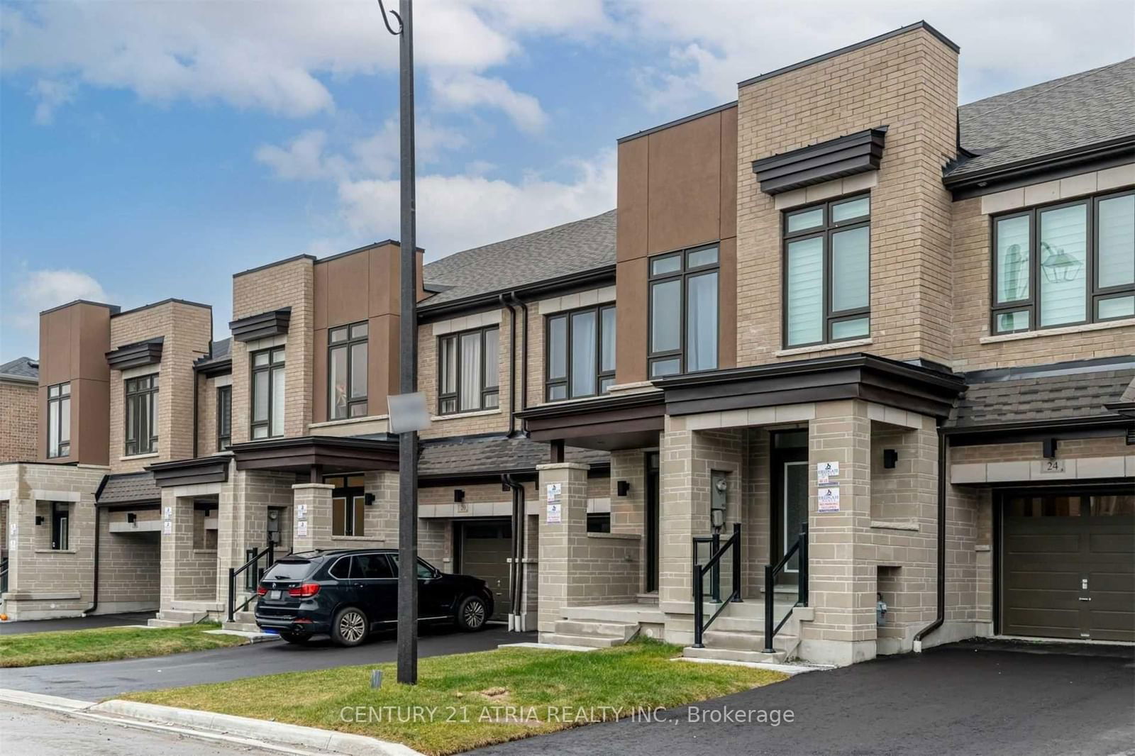 Townhouse for lease at 22 Hewison Avenue, Richmond Hill, Rural Richmond Hill, L4S 0J1 - MLS: N11979948