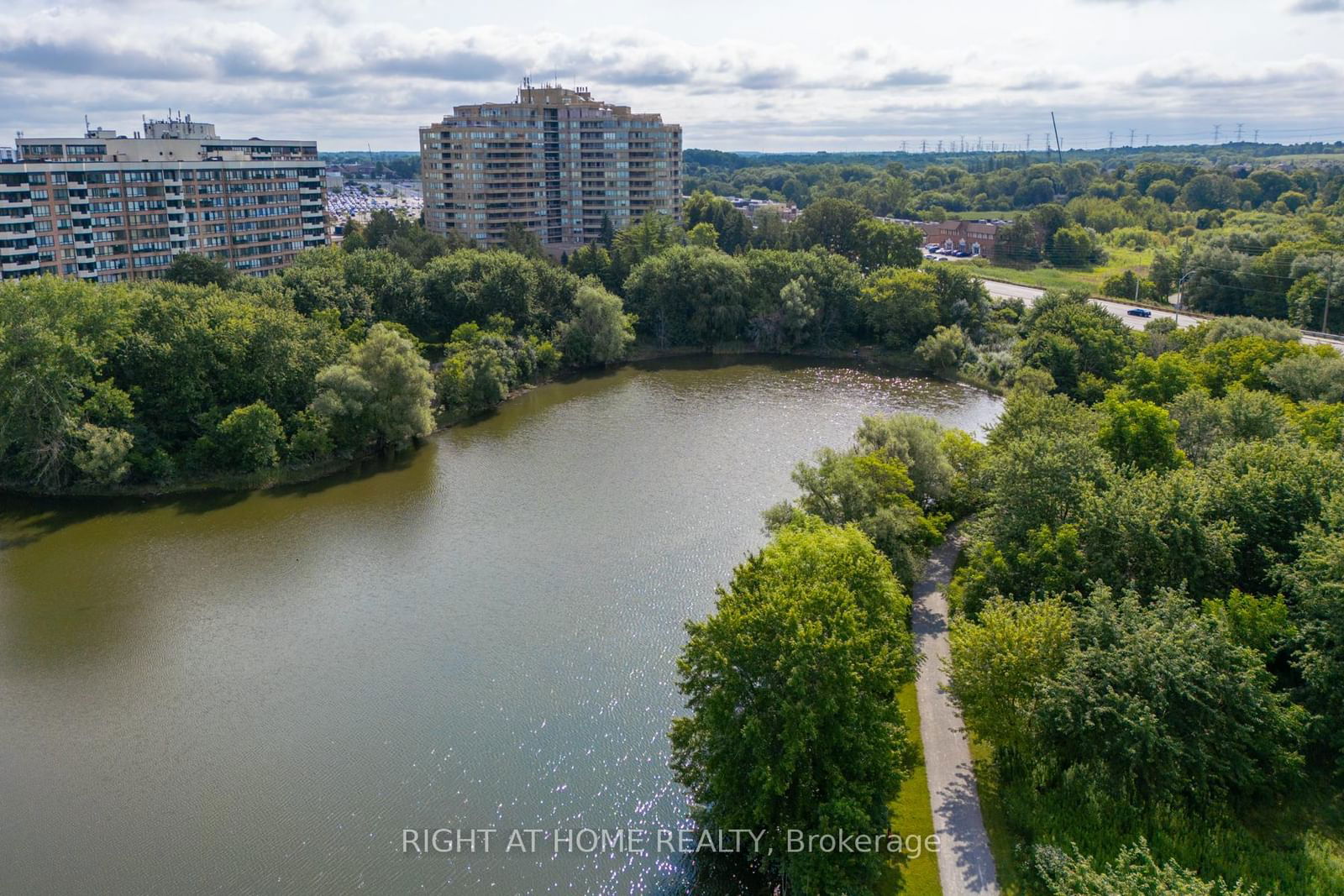 Condo sold at PH6-55 Austin Drive, Markham, Markville, L3R 8H5 - MLS: N11980021