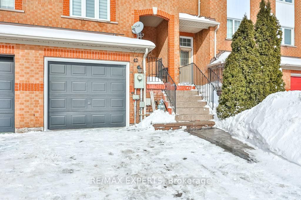 Townhouse for sale at 42 Lucena Crescent, Vaughan, Maple, L6A 2W6 - MLS: N11980668