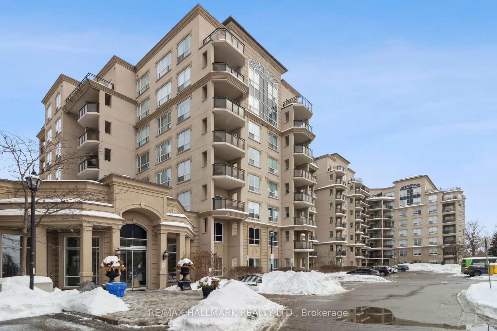 Condo for sale at 713-2 Maison Parc Court, Vaughan, Lakeview Estates, L4J 9K4 - MLS: N11980843