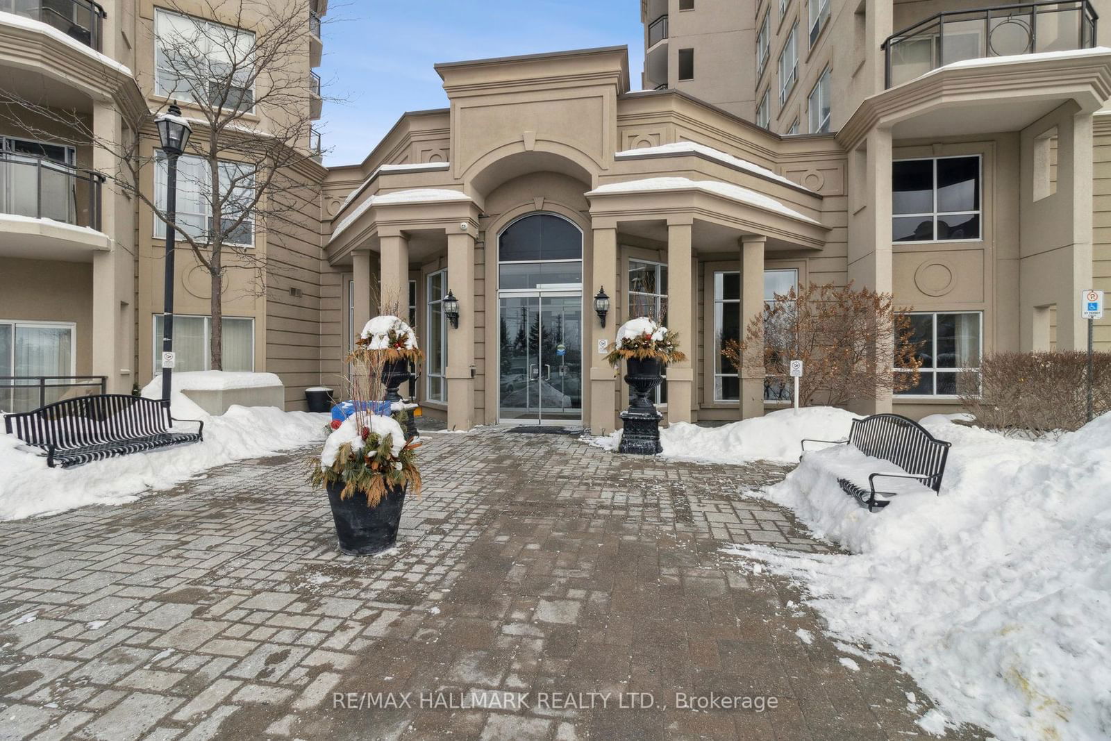 Condo for sale at 713-2 Maison Parc Court, Vaughan, Lakeview Estates, L4J 9K4 - MLS: N11980843