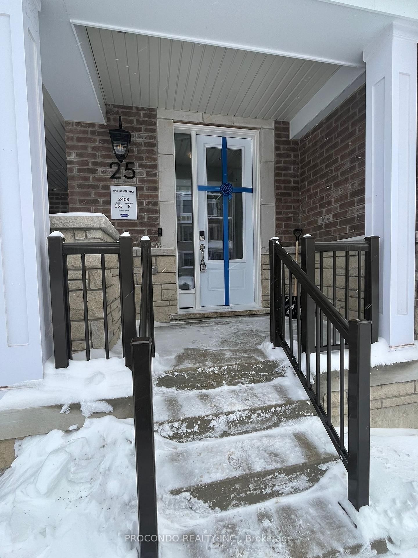 Townhouse for lease at 25 Avani Avenue, Markham, Rural Markham, L6C 3M4 - MLS: N11981015