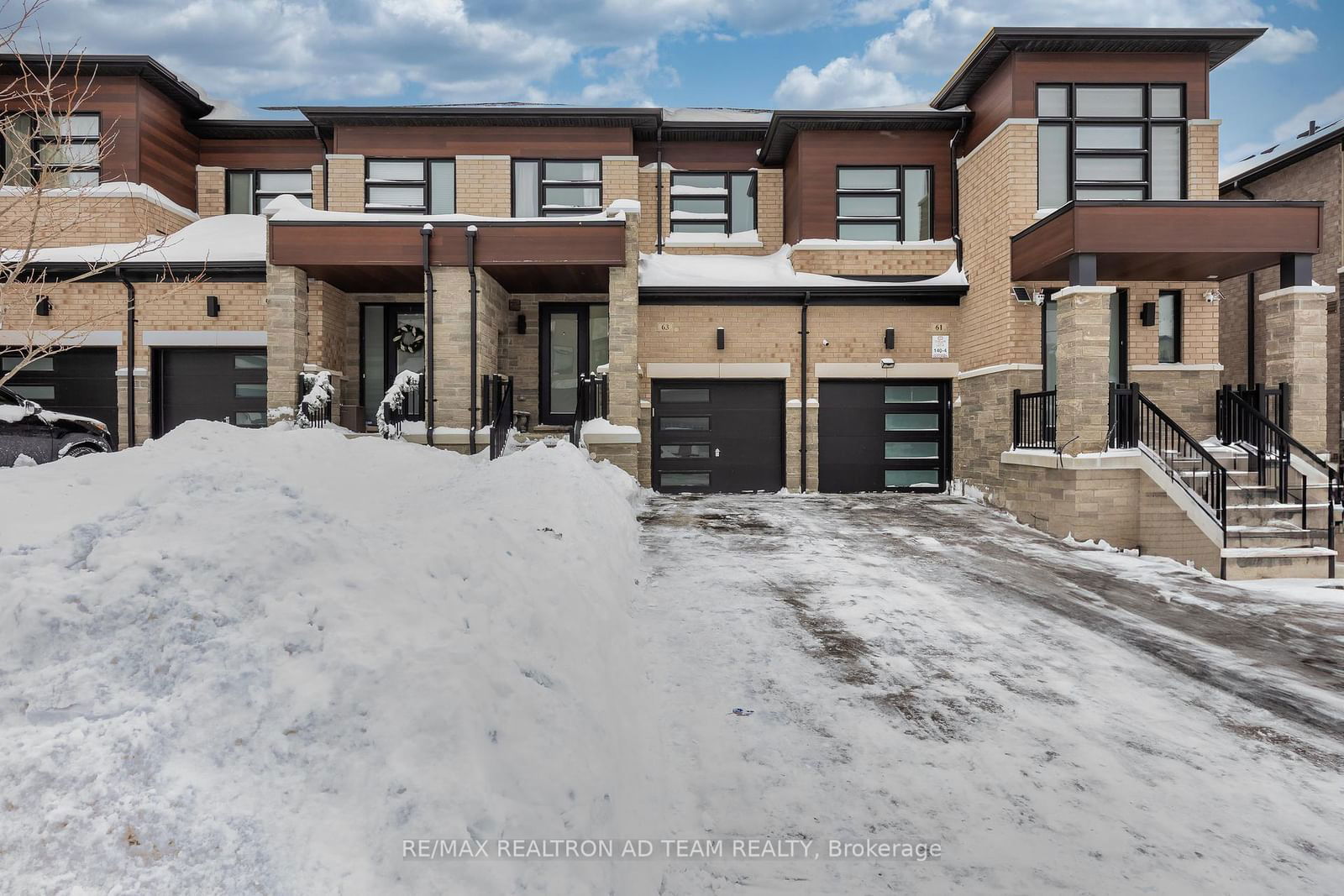 Townhouse for sale at 63 Fallharvest Way, Whitchurch-Stouffville, Stouffville, L4A 4W4 - MLS: N11981189