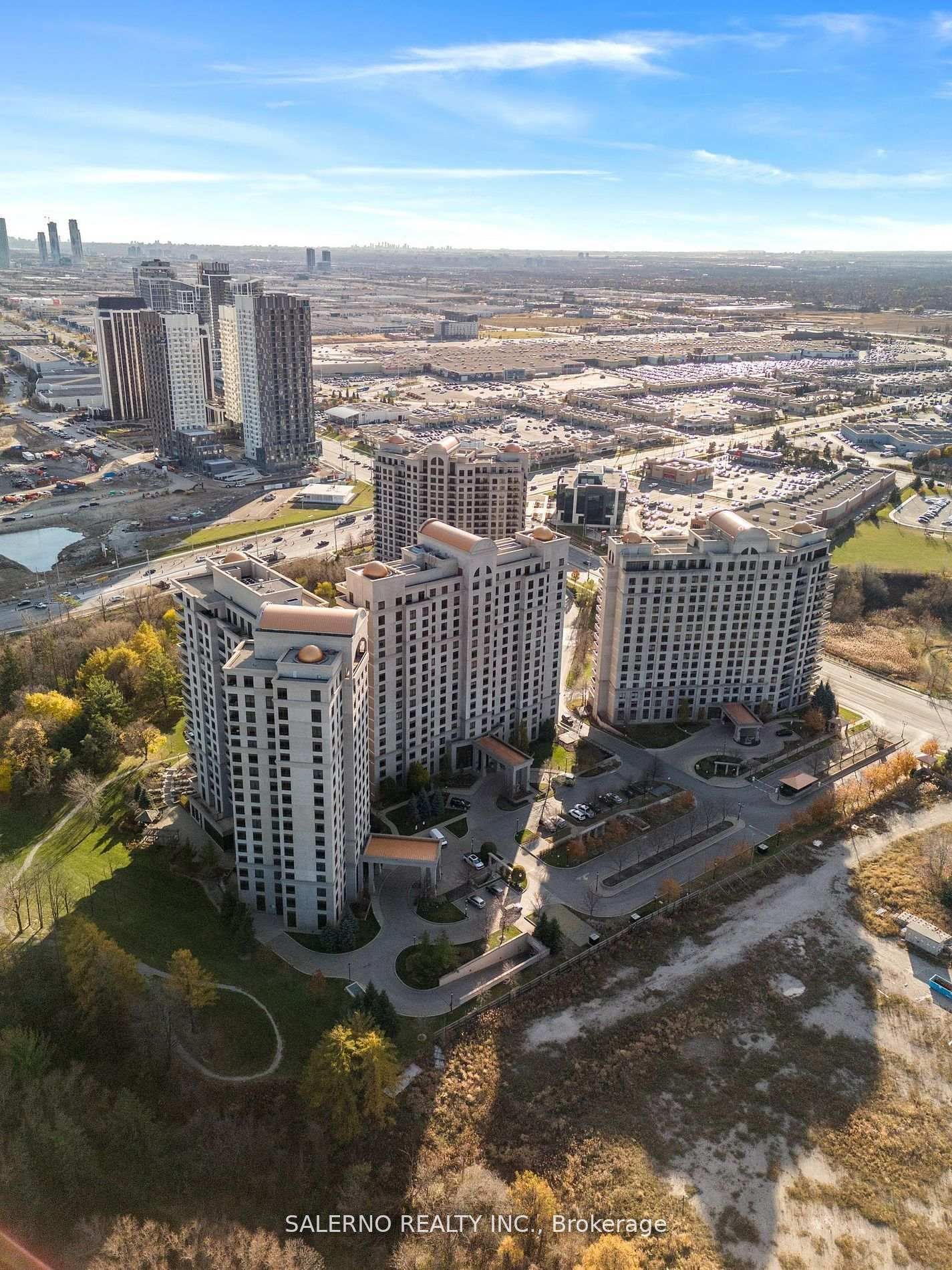 Condo sold at 402-9245 Jane Street, Vaughan, Maple, L6A 0J9 - MLS: N11981358