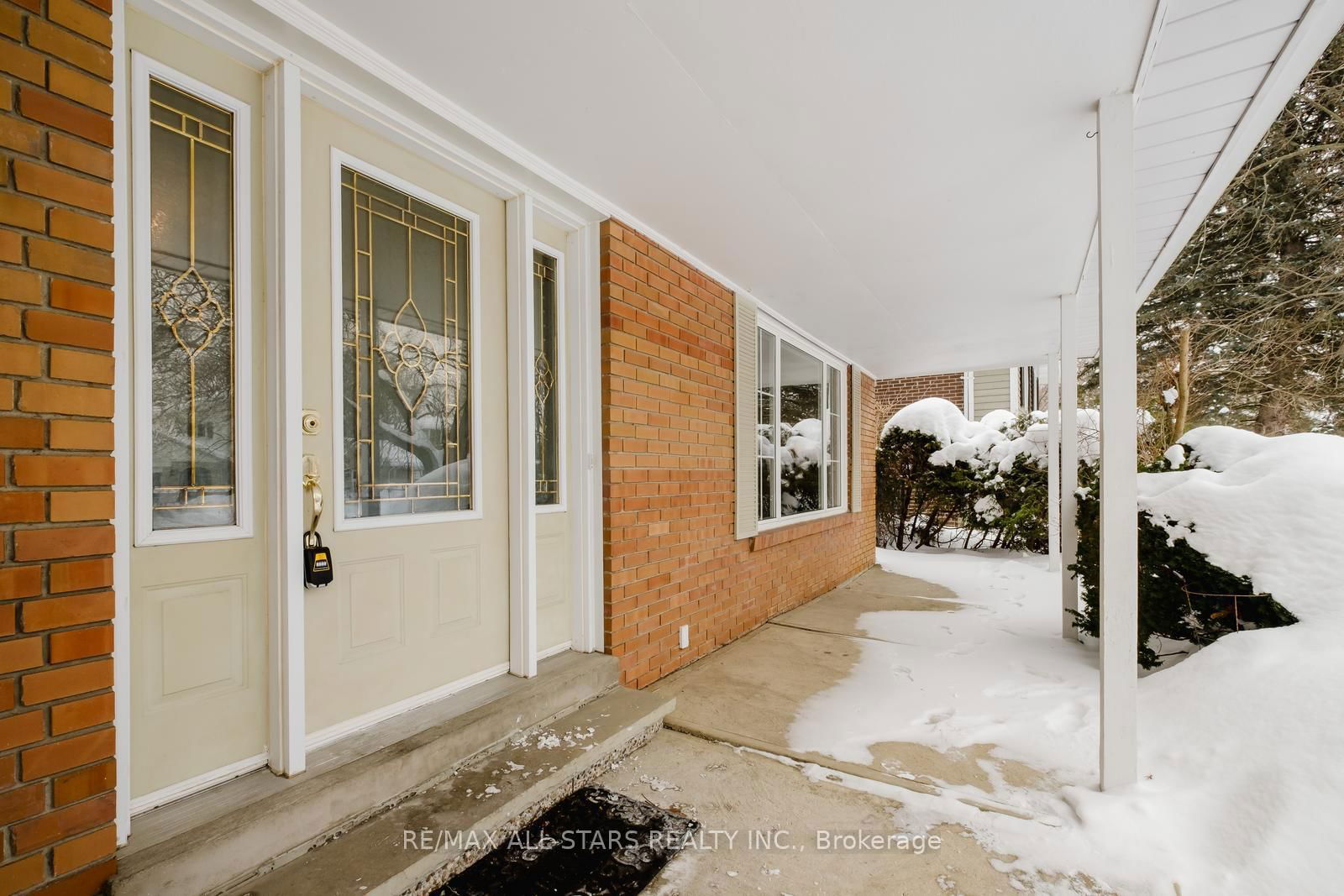 Detached House for sale at 28 Christman Court, Markham, Markham Village, L3P 3C8 - MLS: N11981594