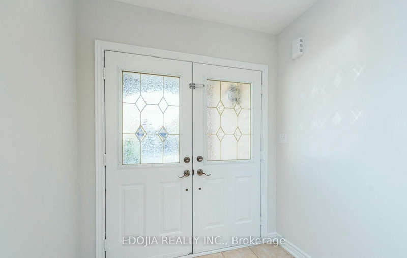 130 Royal Appian Cres, Vaughan, L4K 5L7 | Image 2