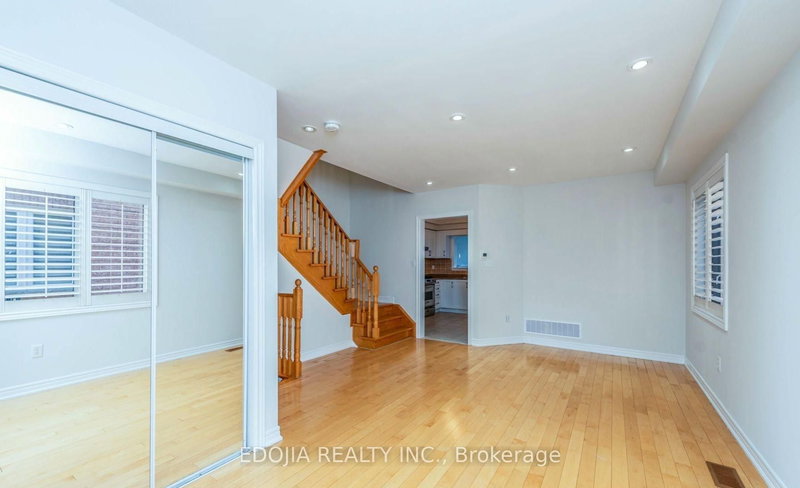 130 Royal Appian Cres, Vaughan, L4K 5L7 | Image 3