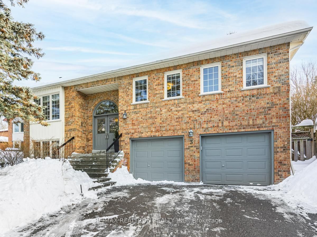 Detached House for sale at 3 Pinehurst Court, Aurora, Aurora Village, L4G 6B2 - MLS: N11983375