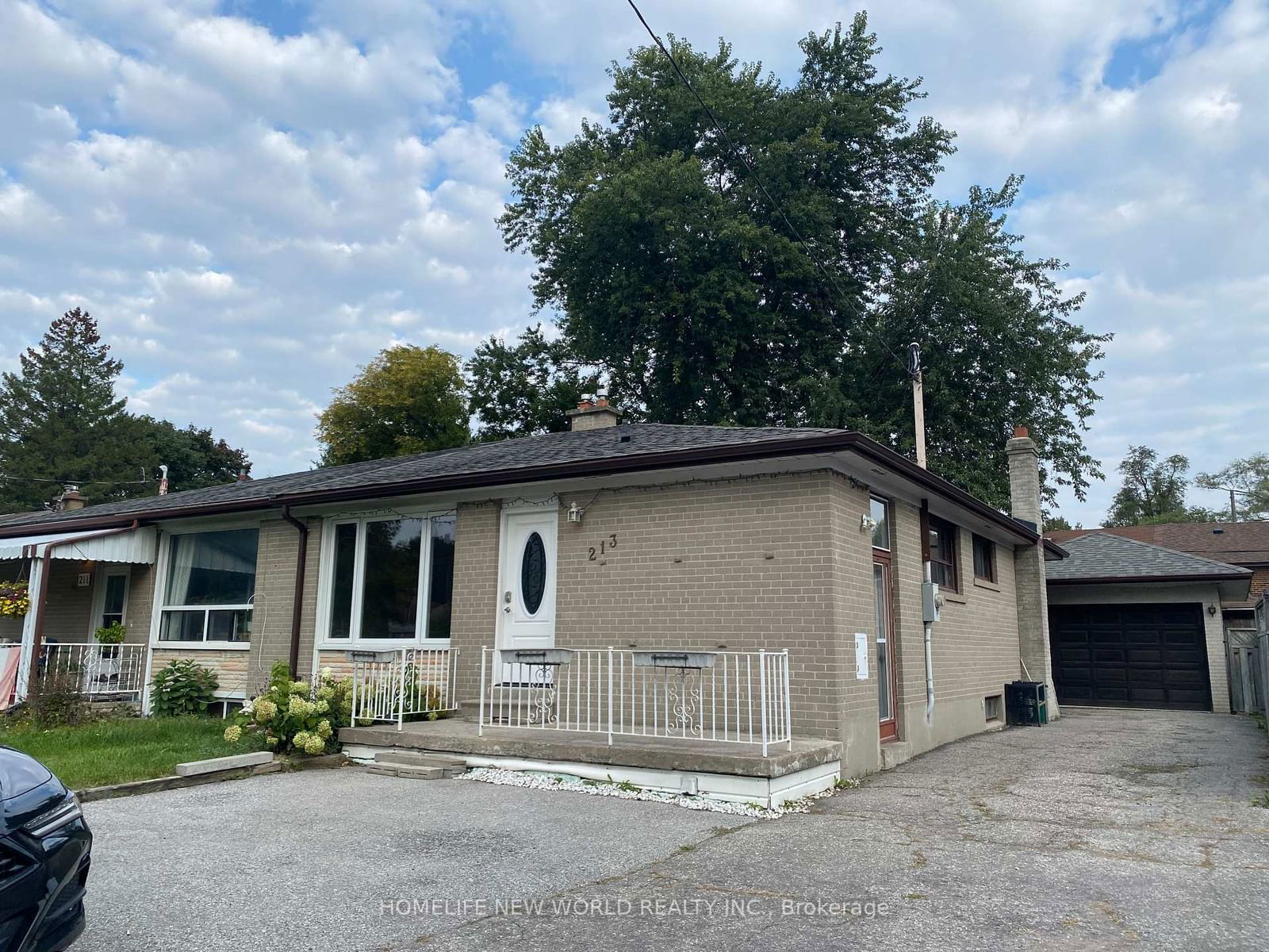 Semi-Detached House for lease at Upper-213 Beechy Drive, Richmond Hill, Crosby, L4C 2X6 - MLS: N11984610