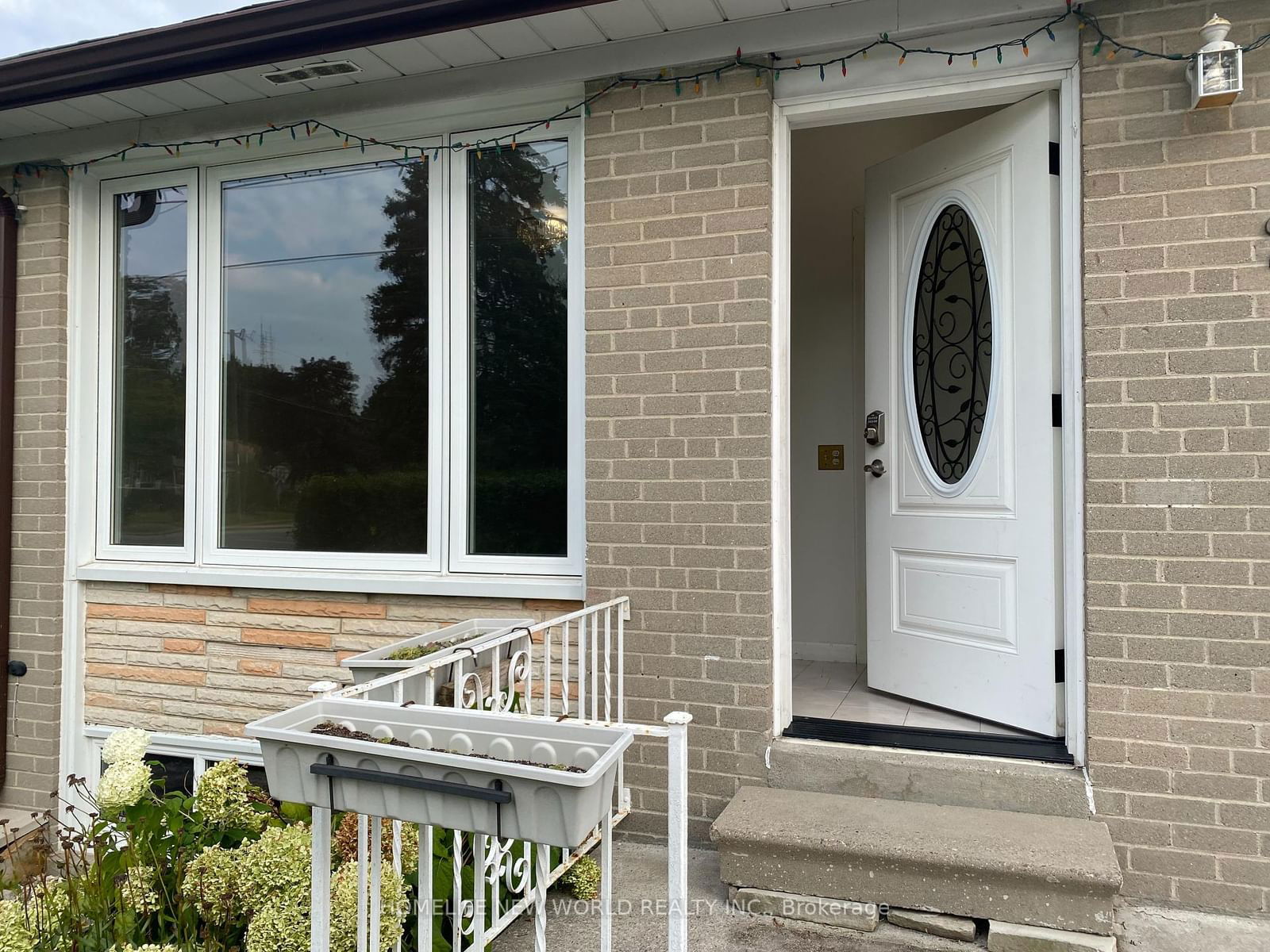 Semi-Detached House for lease at Upper-213 Beechy Drive, Richmond Hill, Crosby, L4C 2X6 - MLS: N11984610