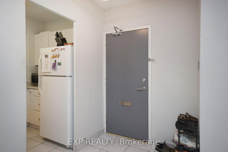 607 - 67 Richmond St, Richmond Hill, L4C 3Y3 | Image 2