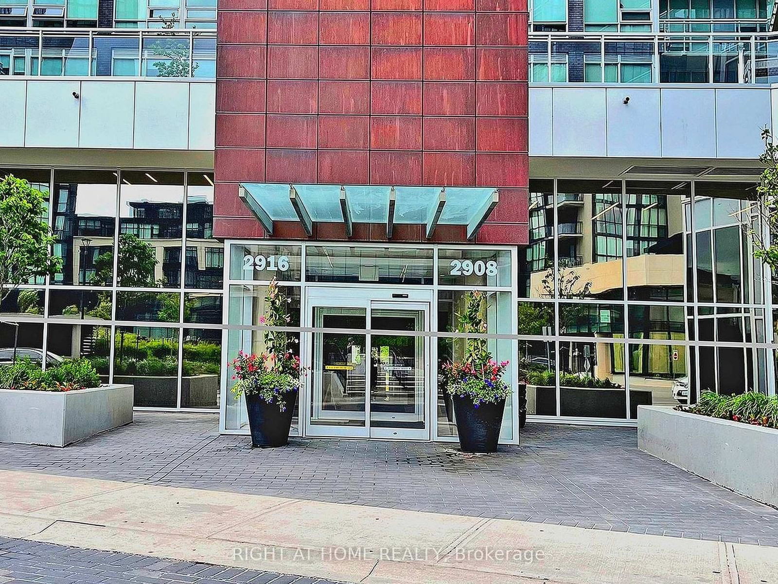 Condo sold at 327-2908 Highway 7 N/A, Vaughan, Concord, L4K 0K5 - MLS: N11984861