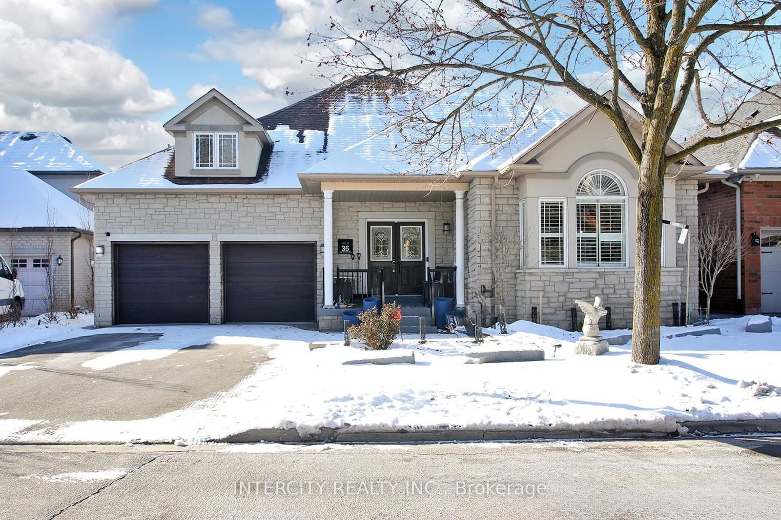 Detached House for sale at 36 Woodland Trail Court, Vaughan, Islington Woods, L4L 9H9 - MLS: N11985234