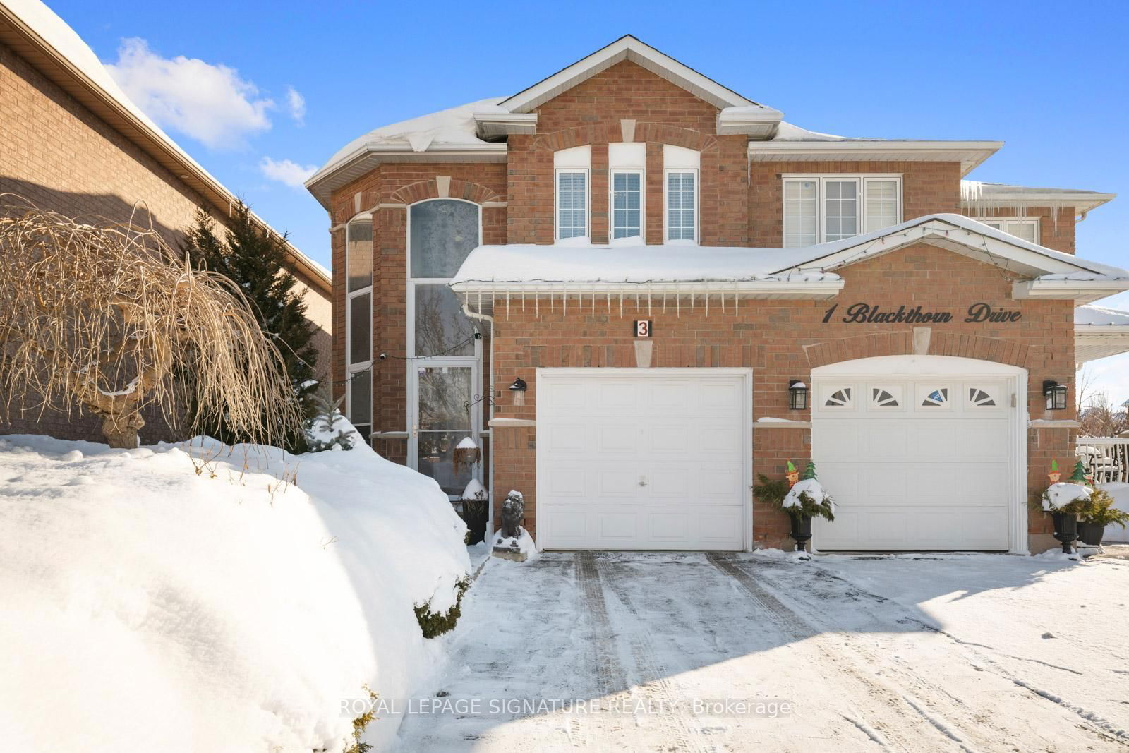 Semi-Detached House for sale at 3 Blackthorn Drive, Vaughan, Maple, L6A 3C3 - MLS: N11985341