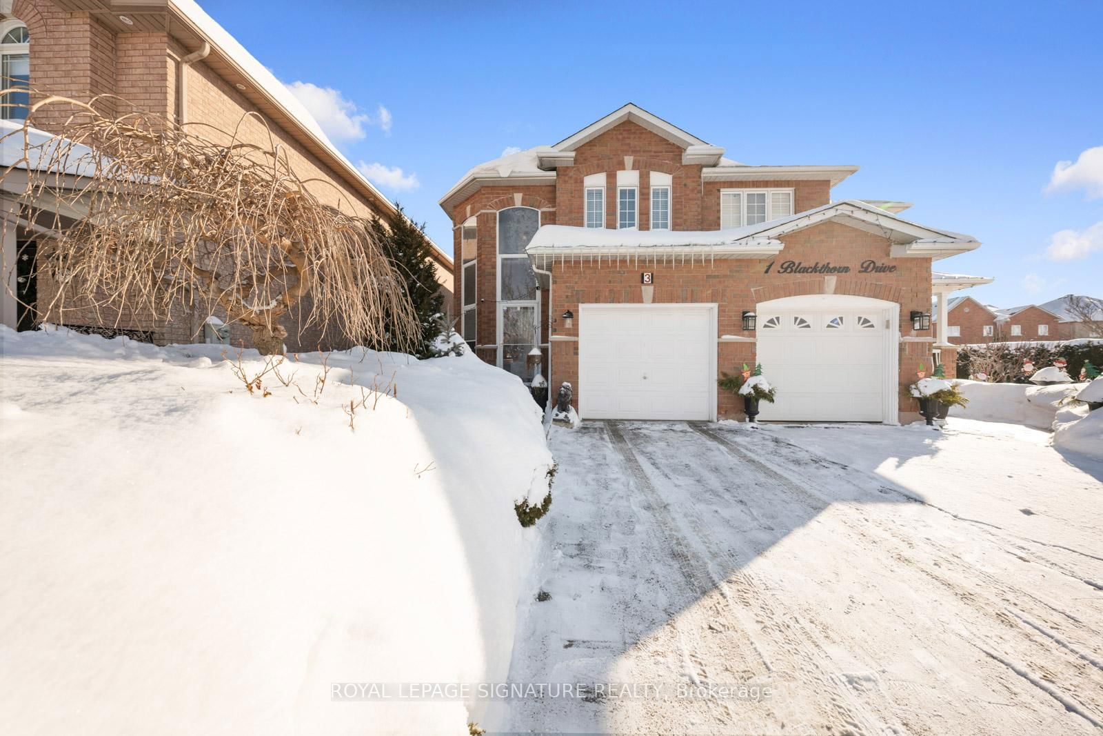 Semi-Detached House for sale at 3 Blackthorn Drive, Vaughan, Maple, L6A 3C3 - MLS: N11985341