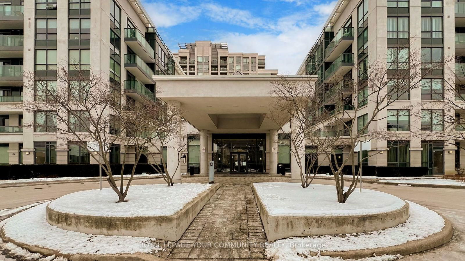 Condo for lease at 404-30 North Park Road, Vaughan, Beverley Glen, L4J 0G6 - MLS: N11986916