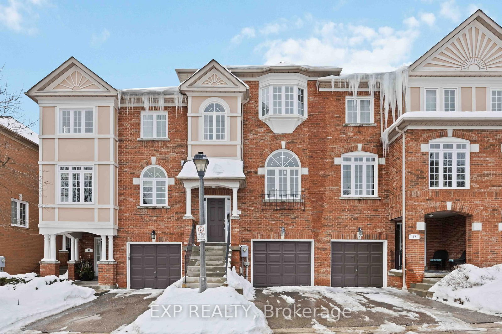 Townhouse sold at 66-190 Harding Boulevard, Richmond Hill, North Richvale, L4C 0J9 - MLS: N11986950