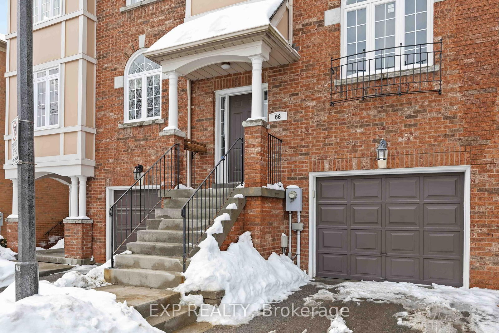 Townhouse sold at 66-190 Harding Boulevard, Richmond Hill, North Richvale, L4C 0J9 - MLS: N11986950