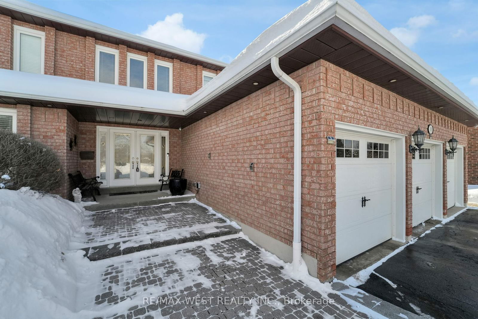 Detached House for sale at 303 Wycliffe Avenue, Vaughan, Islington Woods, L4L 3N7 - MLS: N11987043