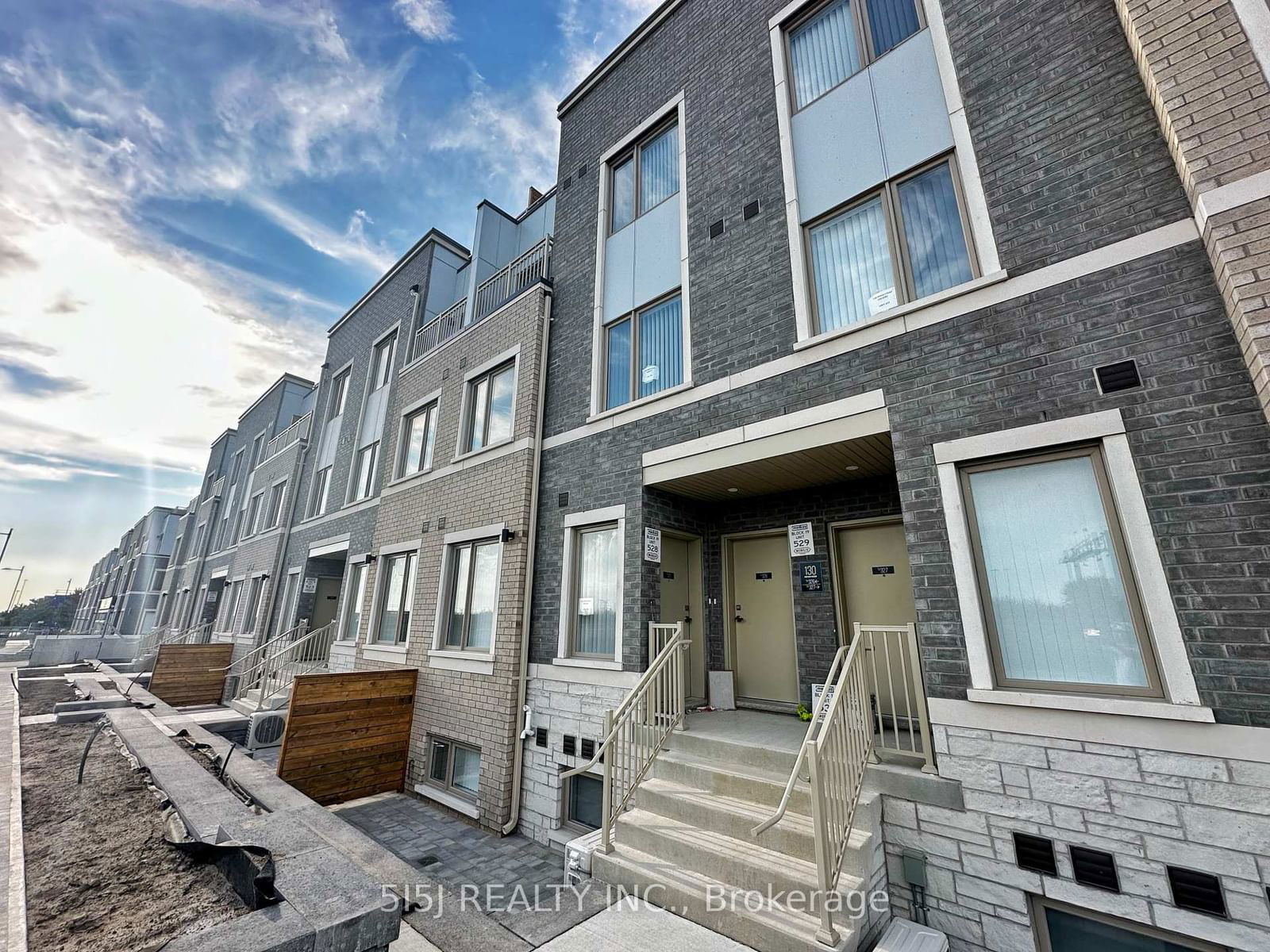 Townhouse for lease at TH 326-130 Honeycrisp Crescent, Vaughan, Vaughan Corporate Centre, L4K 0N7 - MLS: N11987223