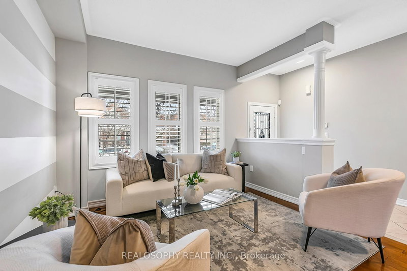 284 Bilbrough St, Aurora, L4G 7X5 | Image 2