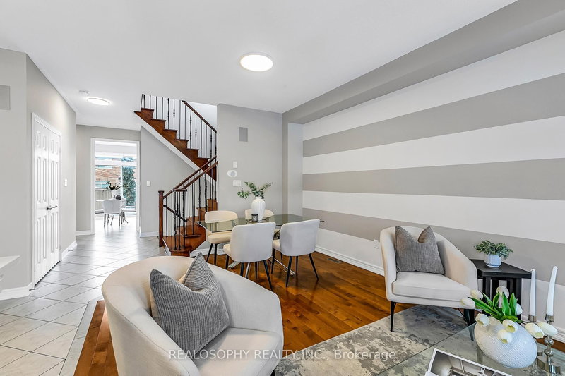 284 Bilbrough St, Aurora, L4G 7X5 | Image 3