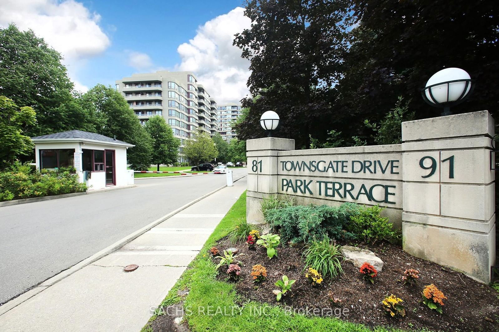 Condo for sale at 303-81 TOWNSGATE Drive, Vaughan, Crestwood-Springfarm-Yorkhill, L4J 8E6 - MLS: N11988674