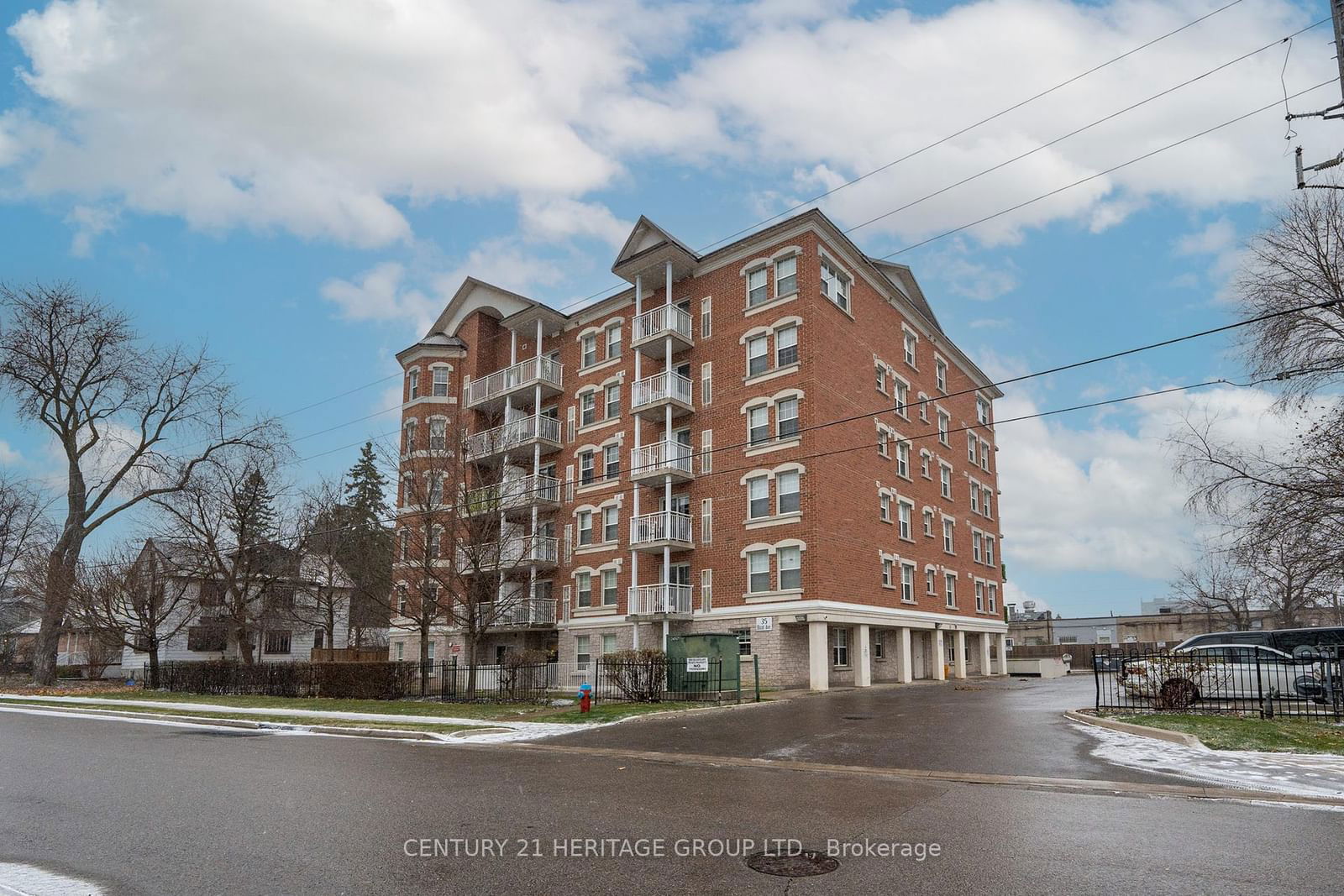 Condo for sale at 401-35 Hunt Avenue, Richmond Hill, Mill Pond, L4C 4H1 - MLS: N11988747