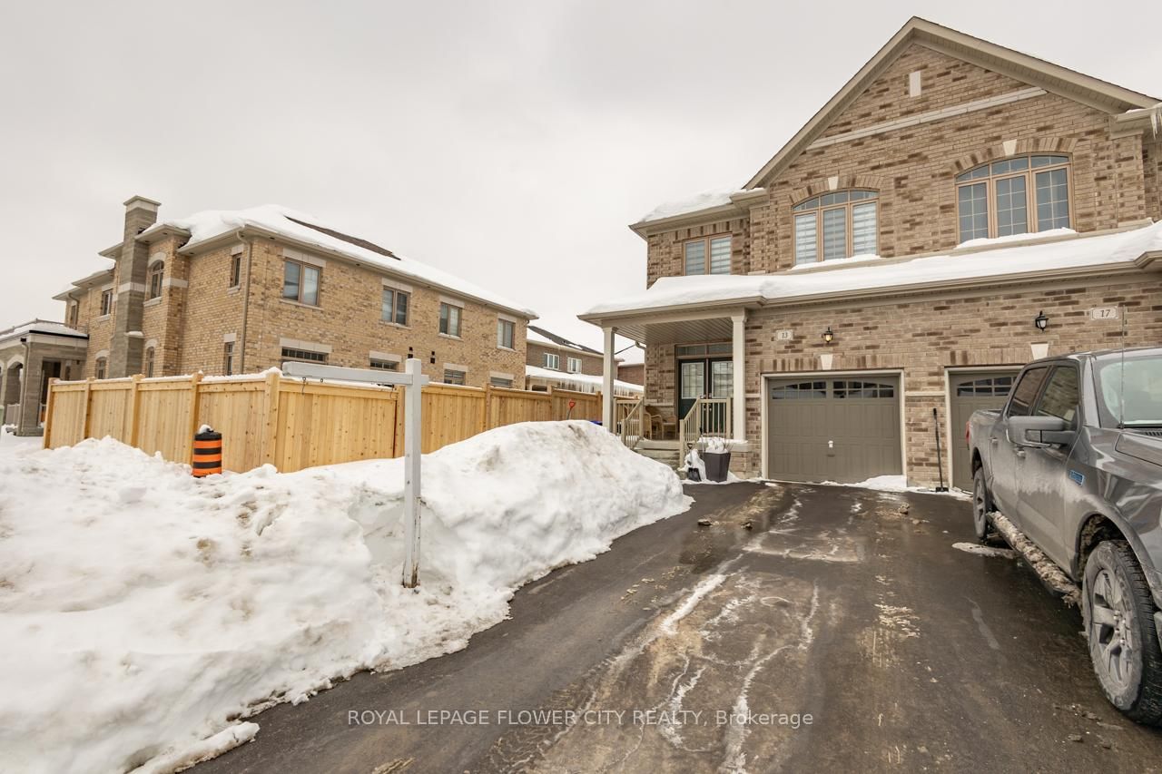 Semi-Detached House for sale at 13 FERRAGINE Crescent, Bradford West Gwillimbury, Bradford, L3Z 2A6 - MLS: N11988794