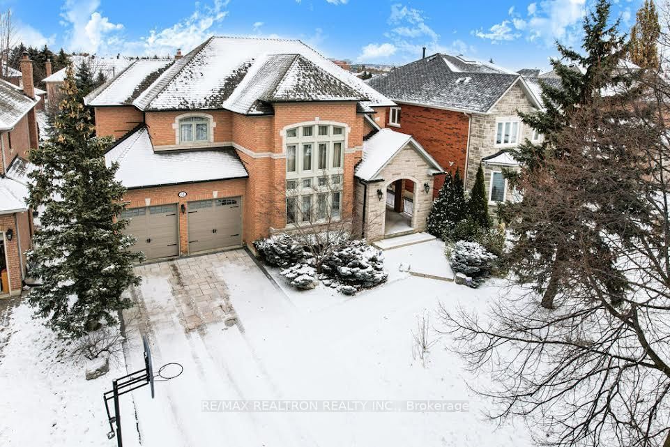 Detached House for sale at 61 Graydon Crescent, Richmond Hill, Bayview Hill, L4B 3V9 - MLS: N11988949