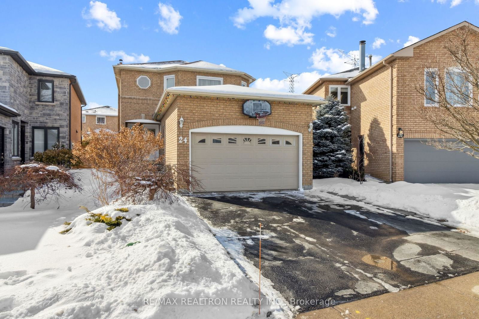 Detached House for sale at 24 Venice Crescent, Vaughan, Beverley Glen, L4J 7S9 - MLS: N11989314