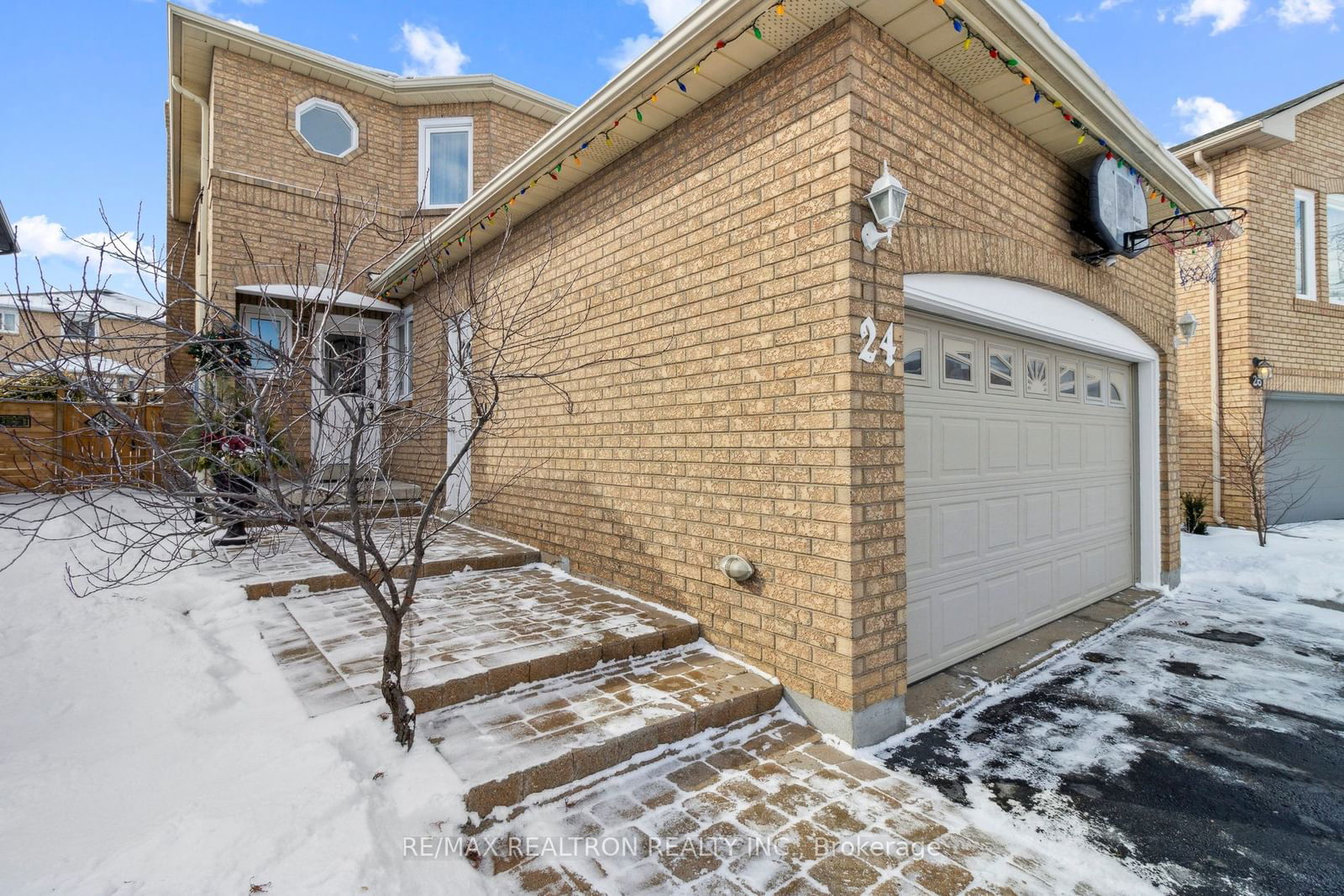 Detached House for sale at 24 Venice Crescent, Vaughan, Beverley Glen, L4J 7S9 - MLS: N11989314