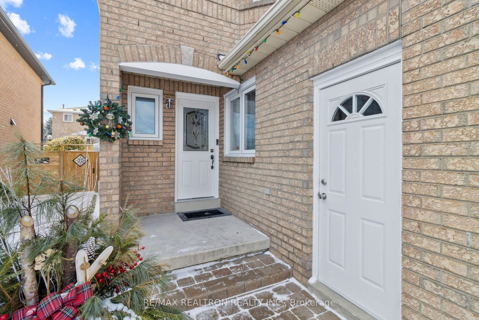 Detached House for sale at 24 Venice Crescent, Vaughan, Beverley Glen, L4J 7S9 - MLS: N11989314