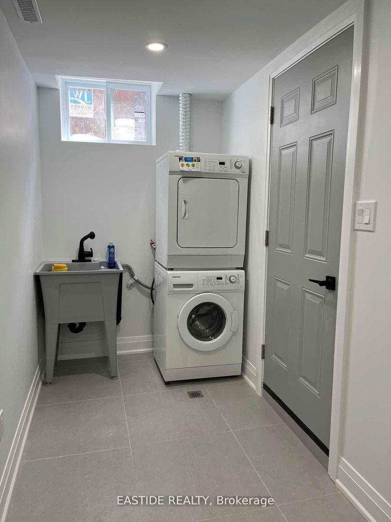 home for lease on 39 Coppard Avenue