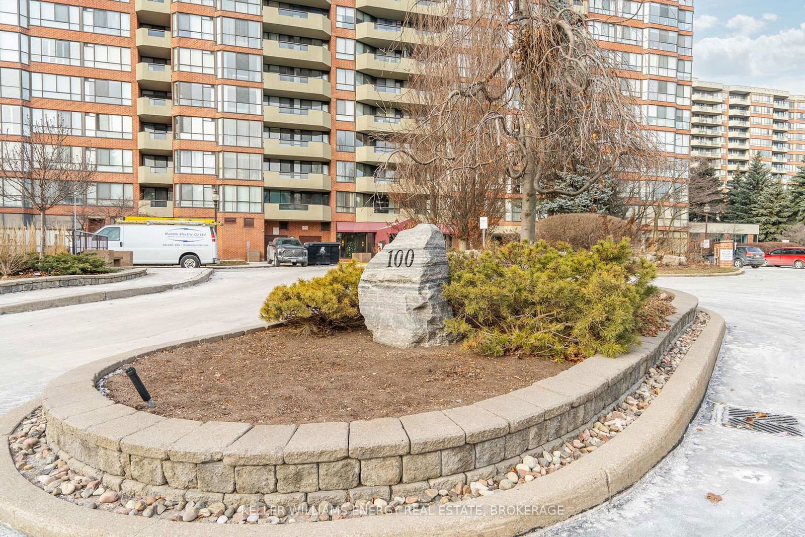 Condo for sale at 312-100 Observatory Lane, Richmond Hill, Observatory, L4C 1T4 - MLS: N11989804