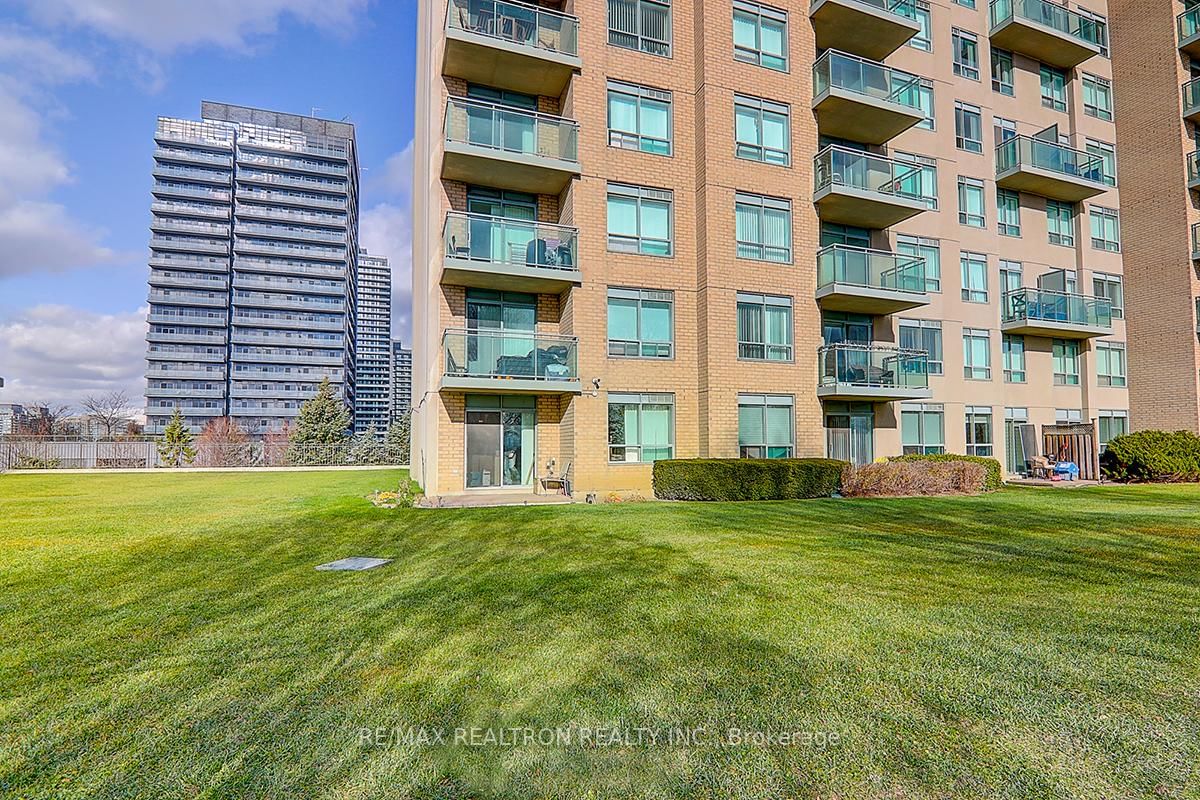 Condo for sale at 306-39 Oneida Crescent, Richmond Hill, Langstaff, L4B 4T9 - MLS: N11990124