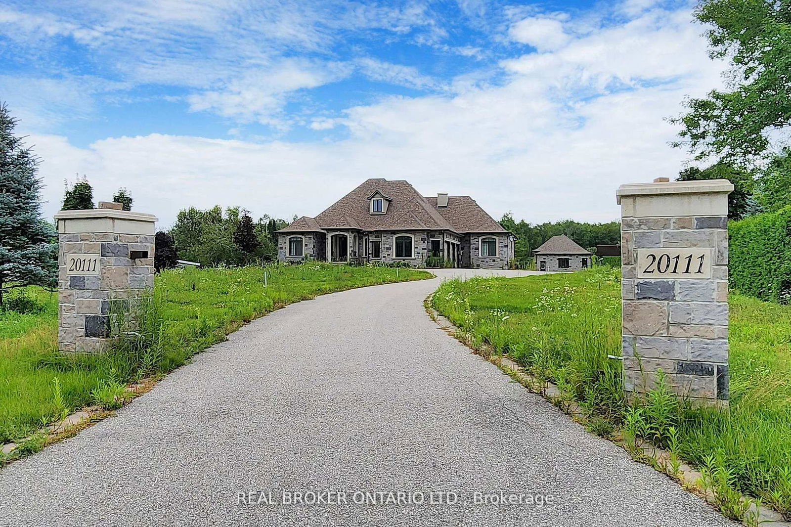 Building at 20111 Bathurst Street, East Gwillimbury, Holland Landing