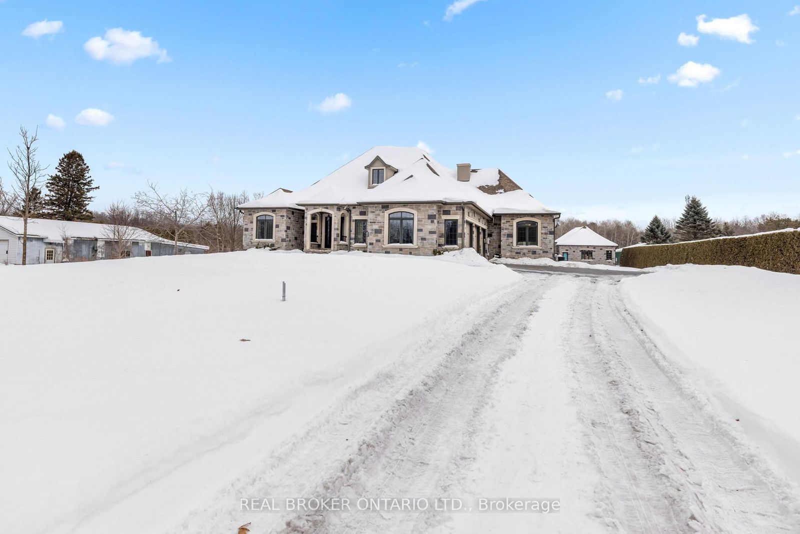 Detached House for sale at 20111 Bathurst Street, East Gwillimbury, Holland Landing, L9N 1N3 - MLS: N11990404