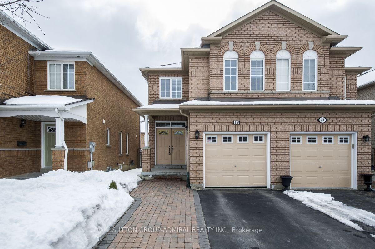 Semi-Detached House for lease at 19 Royal Appian Crescent, Vaughan, Patterson, L4K 5K9 - MLS: N11990521