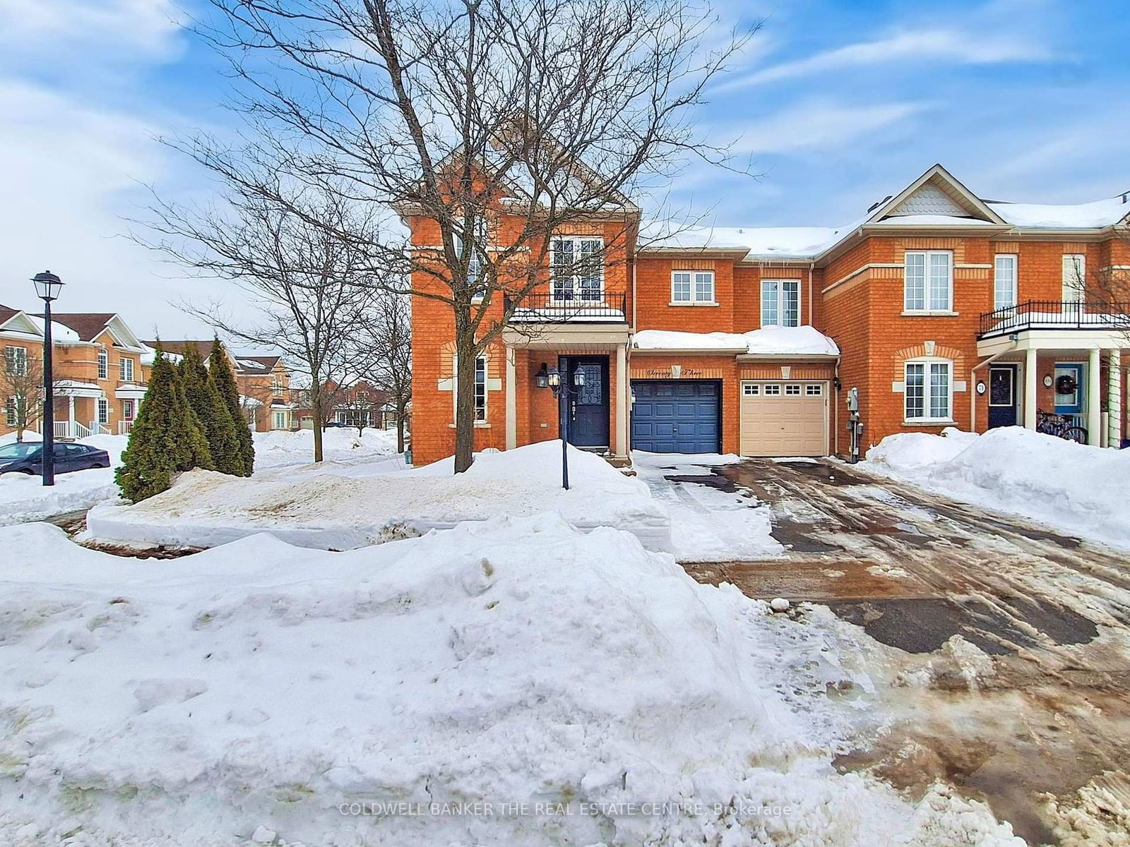 Townhouse for sale at 73 Osborne Family Way, Newmarket, Woodland Hill, L3X 3B5 - MLS: N11990608